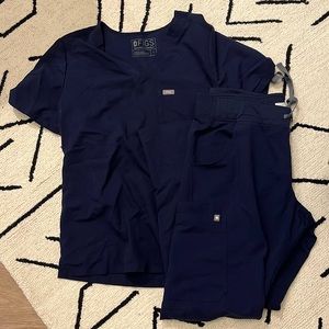 Figs scrubs top and bottom, Large